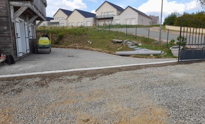 Création cour en enrobé sur la commune de Saint Gervais D'auvergne, Combronde, Benay fils Travaux Publics