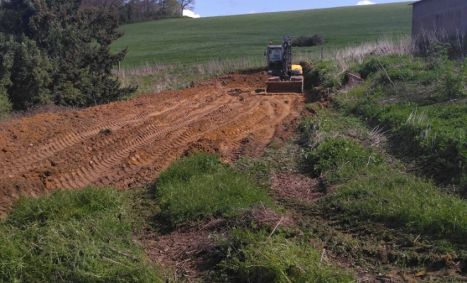 Terrassement d'un bâtiment agricole à ST REMY DE BLOT, Combronde, Benay fils Travaux Publics