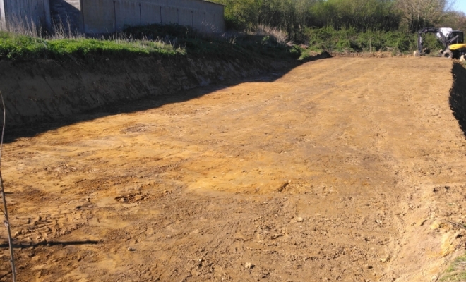 Terrassement d'un bâtiment agricole à ST REMY DE BLOT, Combronde, Benay fils Travaux Publics